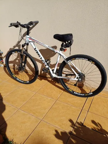 Vende-se bicicleta marca Venzo