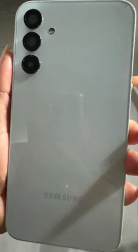 Vendo cell da Samsung a 15 todo perfeito valor 650 