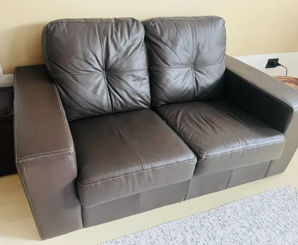 Promoção Sofá 2 lugares couro marrom 150x92cm