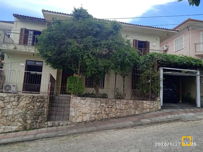Vendo casa com 2 Pavimentos (Andares) no bairro Itaguaçu em Florianópolis-SC.