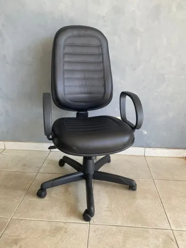 Cadeira Presidente costurada