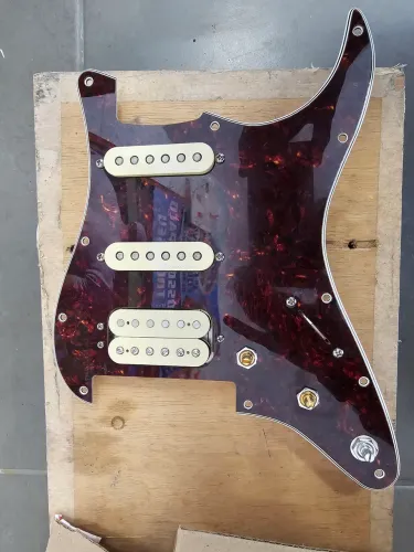 Captador noiless fender HSS e escudo strat