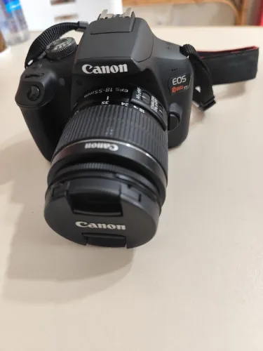 Máquina fotográfica Canon, preço incluindo outra lente Efs 55-250 e outros acessórios.