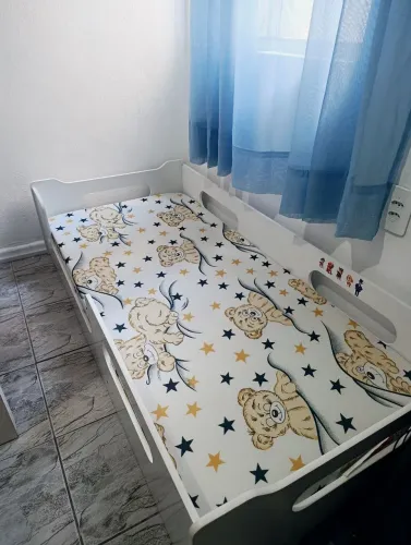 Cama infantil com colchão semi nova 