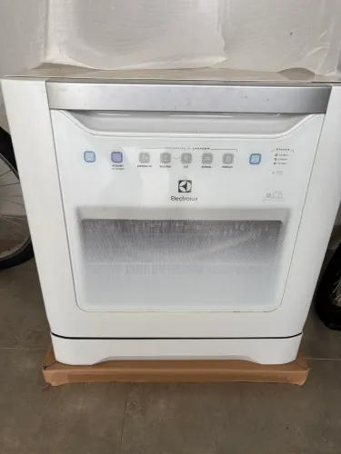 Lava louças Electrolux LE08 - PARA CONSERTO OU USO DE PEÇAS