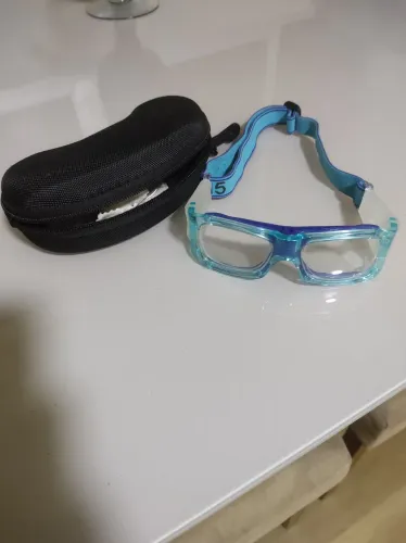 Óculos para uso em esportes