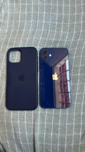iphone 12 ,nao tem caixa ,sem pergunta besta celular e de procedência!!!