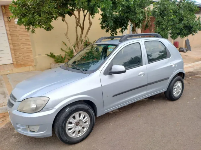 Carro Celta 2011 Flex 4p