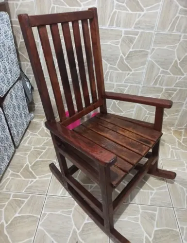 Cadeira Balanço em Angelim