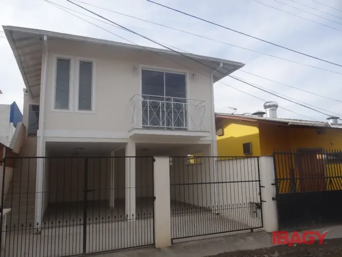 Excelente Casa 2 dormitório(s) em Bela Vista - Palhoça