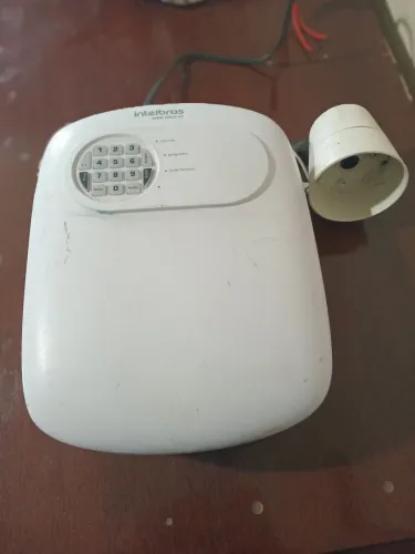 ALARME INTELBRAS... vendo alarme eetrônico senha digitava sirene e 2 sensores presença