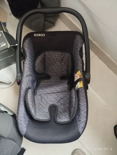 Carrinho de bebê e bebe conforto!