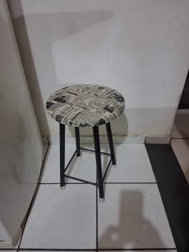Banqueta Estilo Retrô Jornal Vintage - Estrutura Metal - Nova!