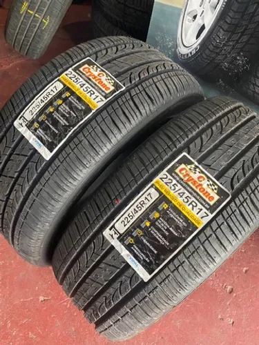 Par de pneus 225/45r17 Crystone (MONTAGEM GRÁTIS)
