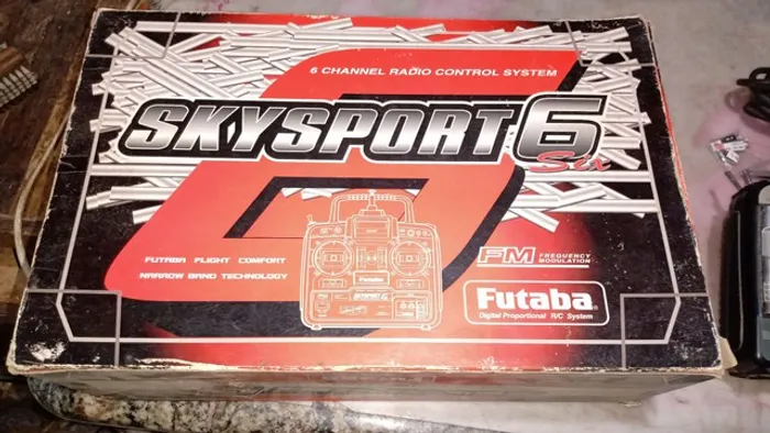 Excelente rádio futaba Sky Sport profissional para modelismo em geral 6 canais