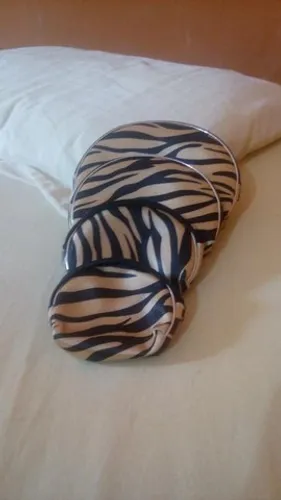 kit de porta niqueis com 4 unidades em material sintético estilo animal print