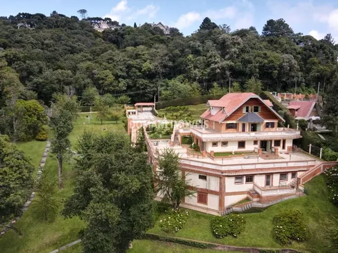 Casa à Venda na Região do Parque Pedra do Baú - Campos do Jordão/SP