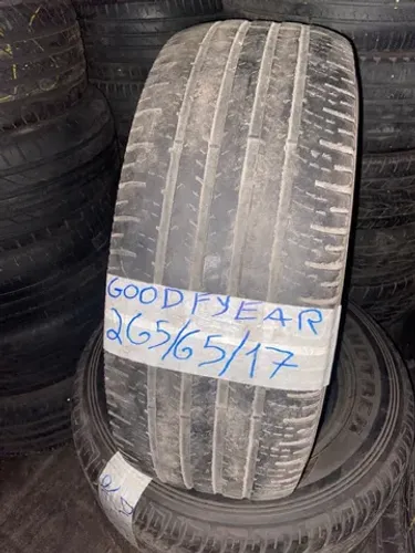 Pneu 265/65R17 Goodyear.