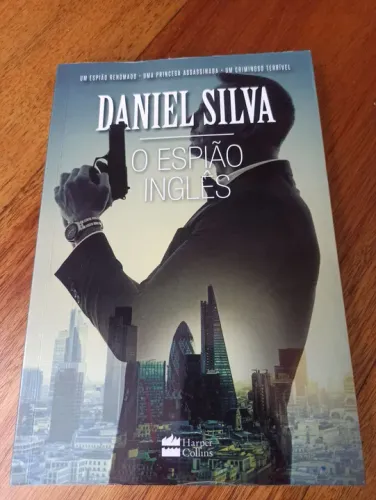 LIVRO O ESPIÃO INGLÊS. DANIEL SILVA ED. HAPER COLLINS. 2016