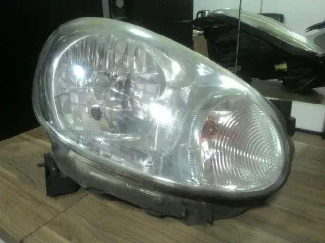 Farol Direito Nissan March 2012 a 2018 26010 1HL0A