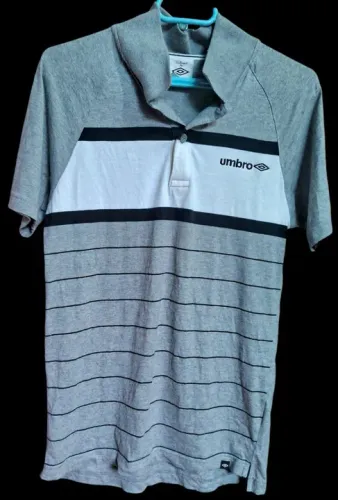 Camiseta Polo Umbro listrada cinza