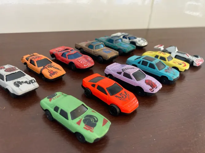 Coleção de Carrinhos com 12 Unidades