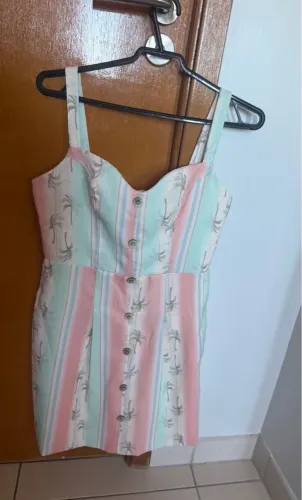 (NOVO) Vestido com estampa tropical - Chica Fulô