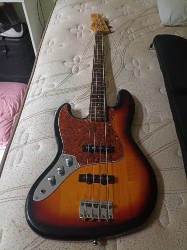 Baixo Squier by fender canhoto