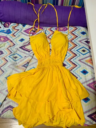 Vestido Amarelo com Bojo e Babados M