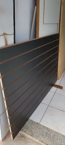 Painel Canaletado Preto