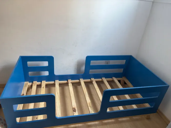 Cama montessoriana semi nova com colchão