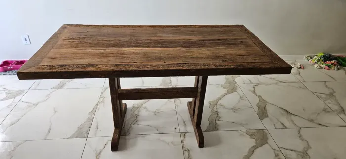 Mesa Rústica de Madeira