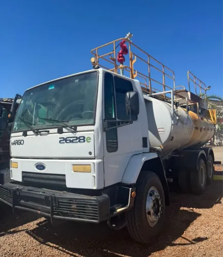 Ford Cargo 2628 ano 2011, 6x4, com Tanque Pipa / Bombeiro Gascom de 15.000 litros, em MS