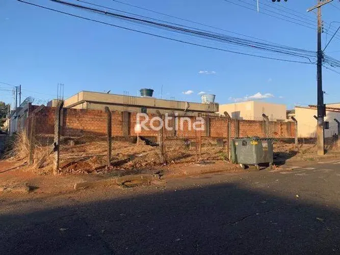 Terreno à venda, esquina no bairro Custódio Pereira em Uberlândia/MG