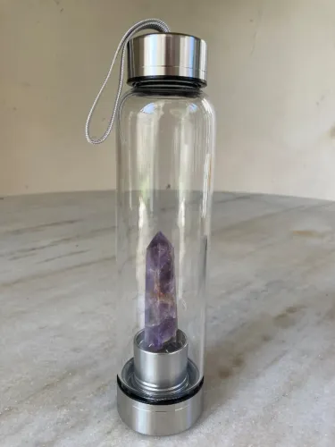 Garrafa de Vidro com 1 Cristal Ametista. 