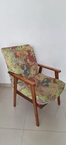 2 Poltrona Vintage de Madeira com Estofado Floral