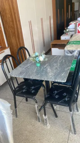 Mesa de Jantar em Granito Quadrada 