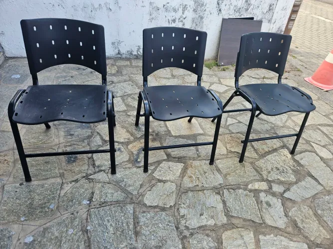 Cadeira de escritório fixa em polipropileno