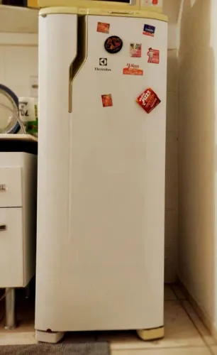 Geladeira Electrolux RE 31 Branca novíssima