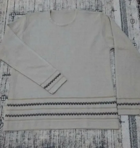 Casaquinho com blusa bege com Detalhes