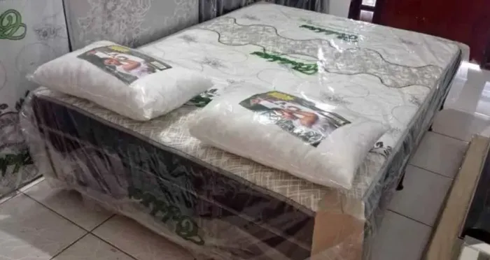Cama Box Casal com Colchão e Travesseiros