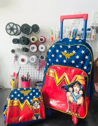 Mochila com lancheira Mulher Maravilha por 80,00