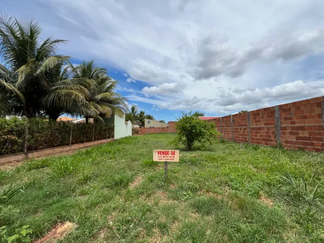 Terreno 402 m² em condomínio tranquilo, arborizado e com área de lazer completa