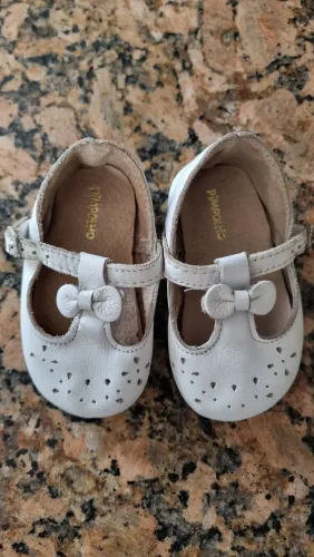 Sapatinhos de Bebê Branco com Detalhes