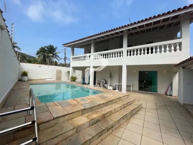 Casa à venda no Guaiuba - Guarujá