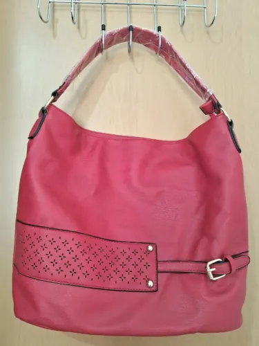 BAIXOU! Linda Bolsa Feminina em Couro cor vermelha - NOVA NUNCA USADA! Só 139