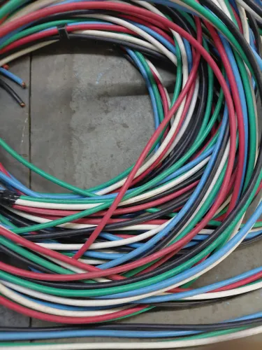 Vendo 5 cabos de cor diferente 21 metros cada perna, fio cabo flexível 16mm 