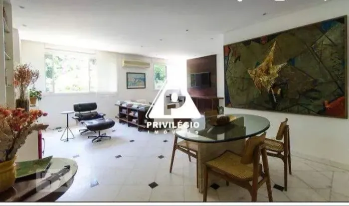 Apartamento na Lagoa: 3 Quartos, 1 Vaga e Vista para o Verde