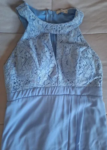 Vestido de festa azul serenity com renda