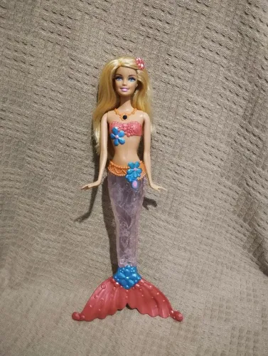 Barbie sereia luz e brilho
